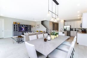 Gorgeous 8 Bedroom Single Home With Private Pool -ec7724