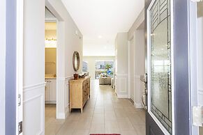 Gorgeous 8 Bedroom Single Home With Private Pool -ec7724