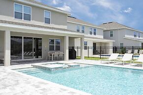 Gorgeous 8 Bedroom Single Home With Private Pool -ec7724