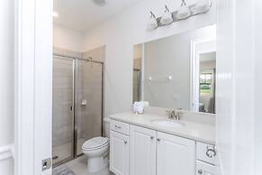 Gorgeous 8 Bedroom Single Home With Private Pool -ec7724