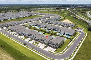 Gorgeous 8 Bedroom Single Home With Private Pool -ec7724