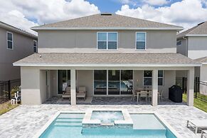 Gorgeous 8 Bedroom Single Home With Private Pool -ec7724