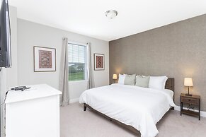 Gorgeous 8 Bedroom Single Home With Private Pool -ec7724