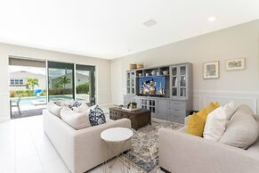 Gorgeous 8 Bedroom Single Home With Private Pool -ec7724