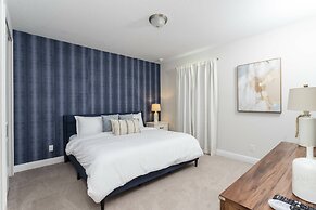 Gorgeous 8 Bedroom Single Home With Private Pool -ec7724