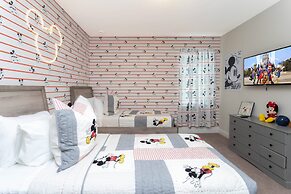 Gorgeous 8 Bedroom Single Home With Private Pool -ec7724