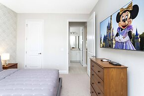 Gorgeous 8 Bedroom Single Home With Private Pool -ec7724