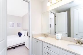 Gorgeous 8 Bedroom Single Home With Private Pool -ec7724