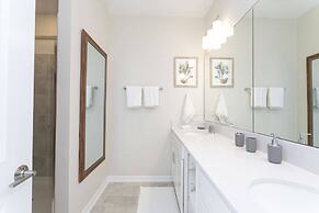 Cozy Retreat Near Disney: Apartment With Amenities