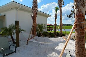 Cozy Retreat Near Disney: Apartment With Amenities