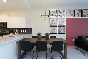 Cozy Retreat Near Disney: Apartment With Amenities