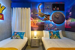 Home With Game Room, Movie Room and a Pvt Pool 405