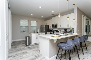 Home With Game Room, Movie Room and a Pvt Pool 405