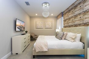 Home With Game Room, Movie Room and a Pvt Pool 405