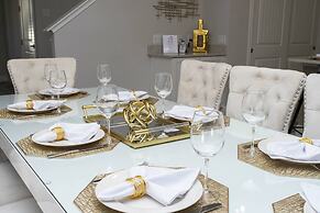 Home With Game Room, Movie Room and a Pvt Pool 405