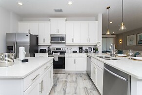 Home With Game Room, Movie Room and a Pvt Pool 405