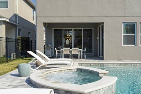 Home With Game Room, Movie Room and a Pvt Pool 405