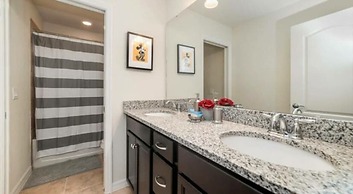 Beautiful 6 Bedroom Home With Private Pool and Game Room Ww1508