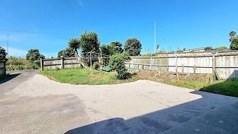 Lovely 2- Bedroom Unit with Free Parking