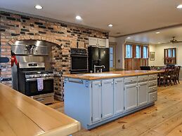 Southern Charm Riverside 4 Bedroom Home by RedAwning