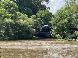 Southern Charm Riverside 4 Bedroom Home by RedAwning