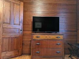 Southern Charm Riverside 4 Bedroom Home by RedAwning