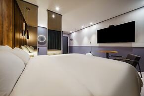 Brown-Dot Hotel Geomdan