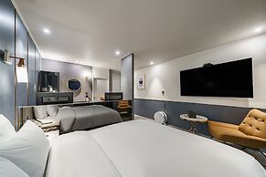 Brown-Dot Hotel Geomdan