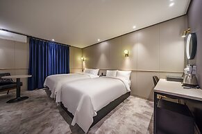 Brown-Dot Hotel Geomdan