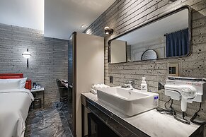 Brown-Dot Hotel Geomdan