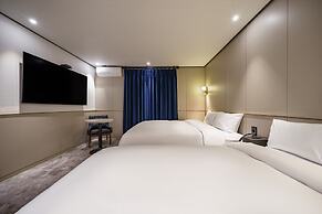 Brown-Dot Hotel Geomdan