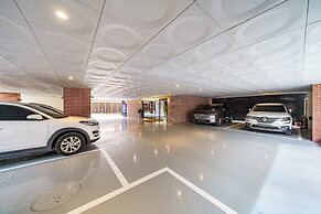 Brown-Dot Hotel Geomdan