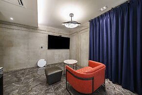 Brown-Dot Hotel Geomdan