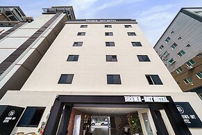 Brown-Dot Hotel Geomdan