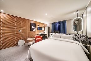 Brown-Dot Hotel Geomdan