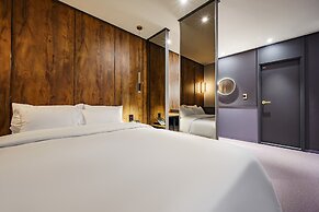 Brown-Dot Hotel Geomdan