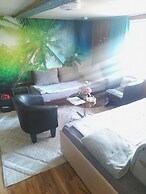 Ferienwohnung Sleeps 6 With Whirlpool