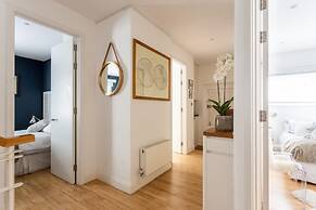 NEW Stunning 5BD Kensington House