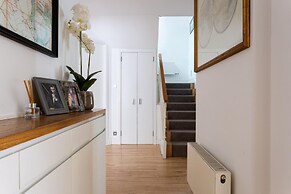 NEW Stunning 5BD Kensington House