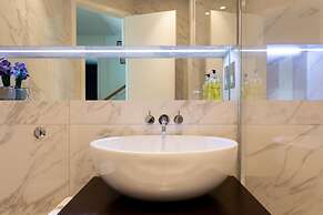 NEW Stunning 5BD Kensington House