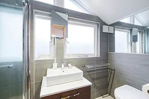 NEW Stunning 5BD Kensington House