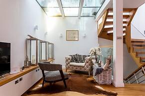 NEW Stunning 5BD Kensington House