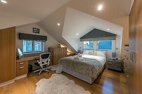 NEW Stunning 5BD Kensington House