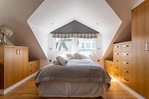NEW Stunning 5BD Kensington House