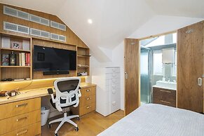 NEW Stunning 5BD Kensington House