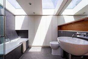 NEW Stunning 5BD Kensington House
