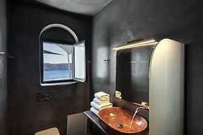 Pearl of Caldera Oia Boutique Hotel