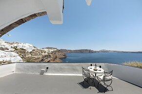 Pearl of Caldera Oia Boutique Hotel