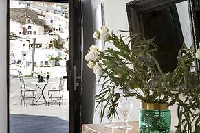Pearl of Caldera Oia Boutique Hotel