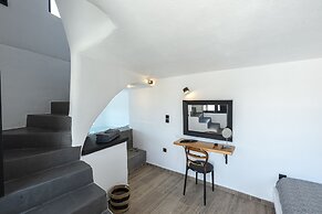 Pearl of Caldera Oia Boutique Hotel